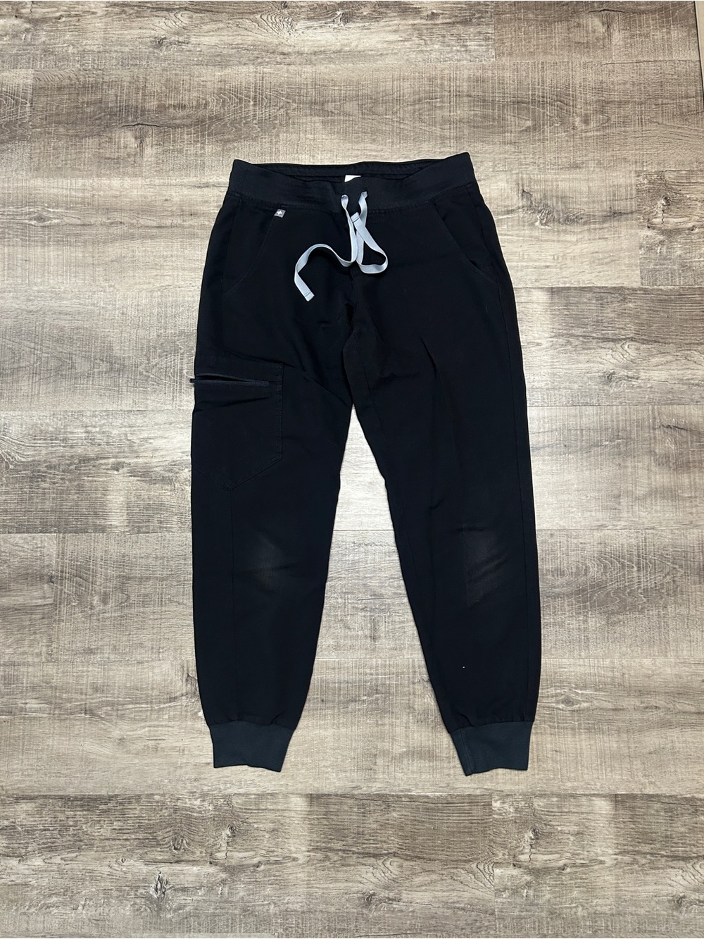 FIGS women’s Zamora Jogger style scrub pant